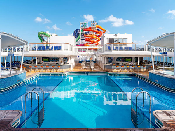 NCL-Getaway-Cruise-Bar-Waves-PoolBar-jpeg