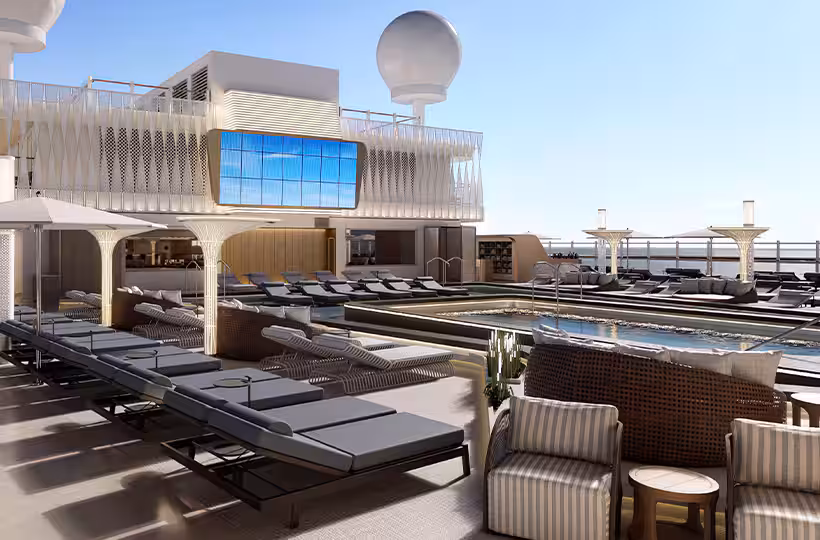 NCL_Luna_MainPoolDeck1